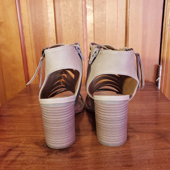 Taupe open-toed chunky heel booties/sandals - Picture 3 of 5